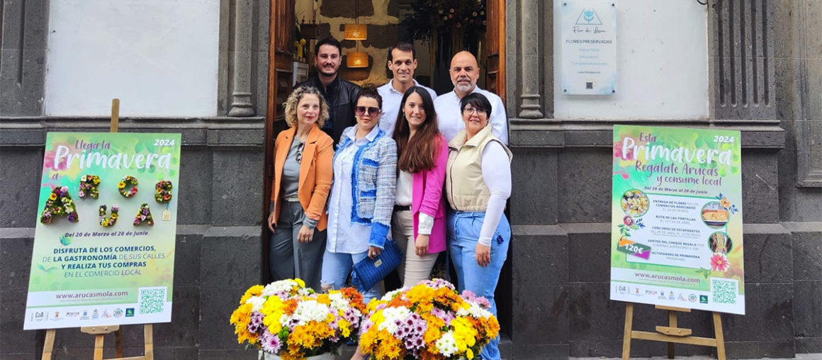 LOS COMERCIOS DE ARUCAS, SE LLENAN DE FLORES PARA CELEBRAR LA LLEGADA DE LA PRIMAVERA.