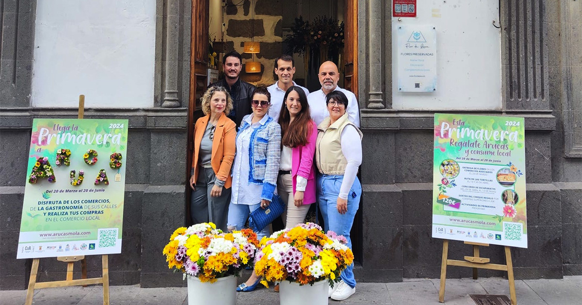 LOS COMERCIOS DE ARUCAS, SE LLENAN DE FLORES PARA CELEBRAR LA LLEGADA DE LA PRIMAVERA.