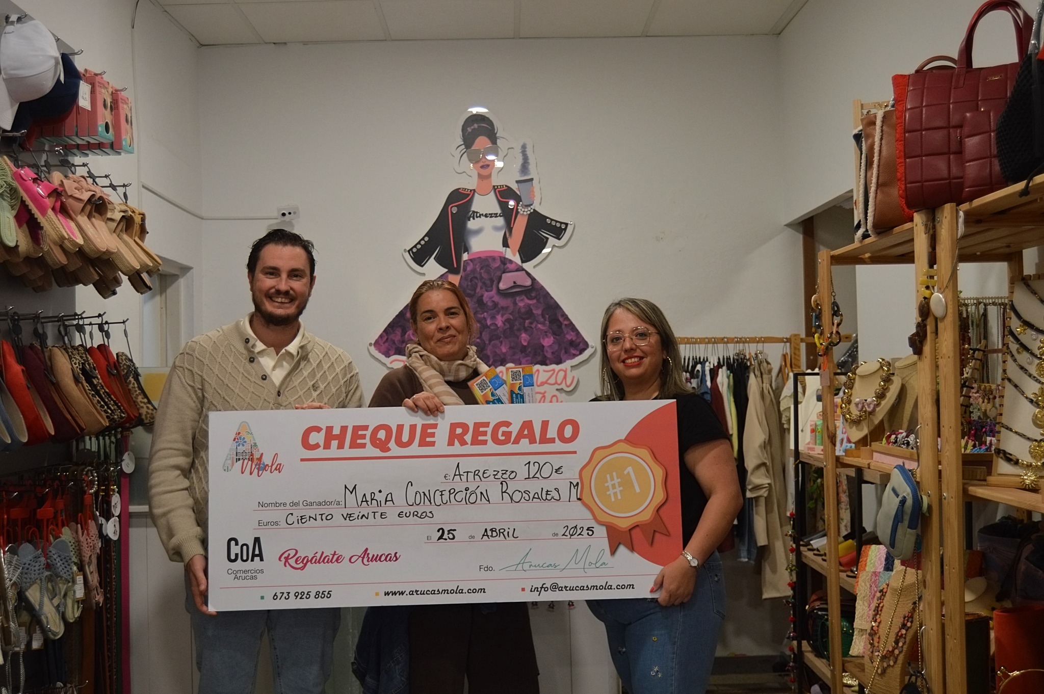 ¡El pequeño comercio de Arucas reparte alegría!