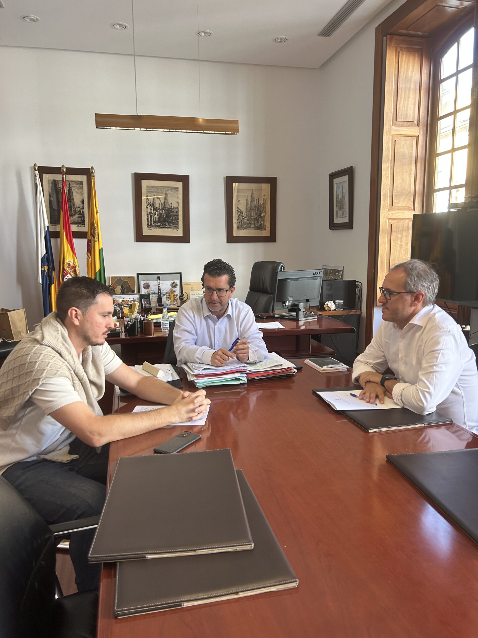 El Ayuntamiento de Arucas conjuntamente con la Asociación de Comerciantes de Arucas, COA, activan medidas de apoyo al comercio y la movilidad ante el impacto de las obras en el municipio